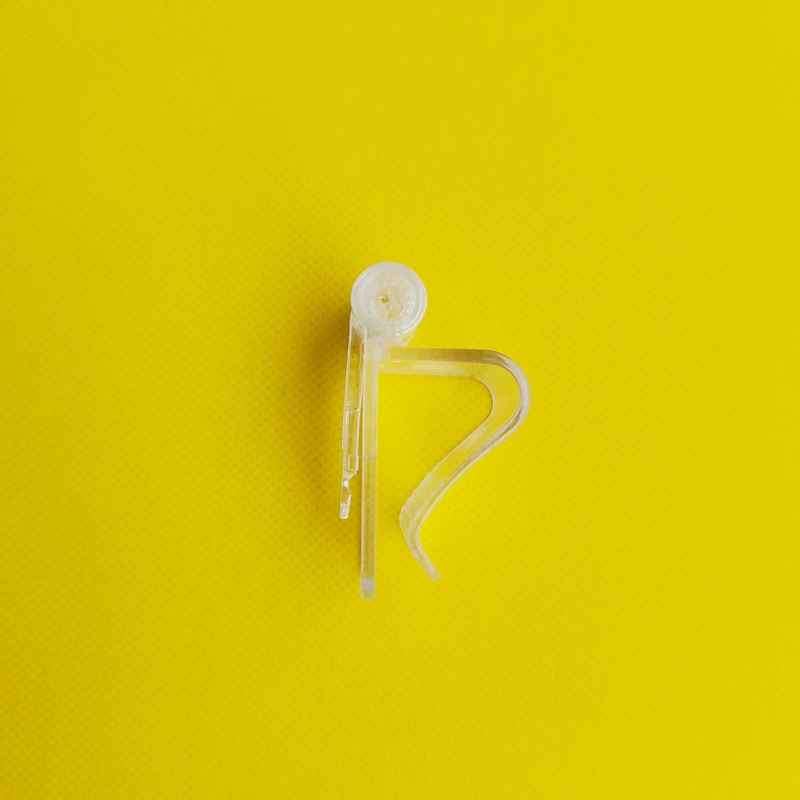 Vertical clip for flat surface